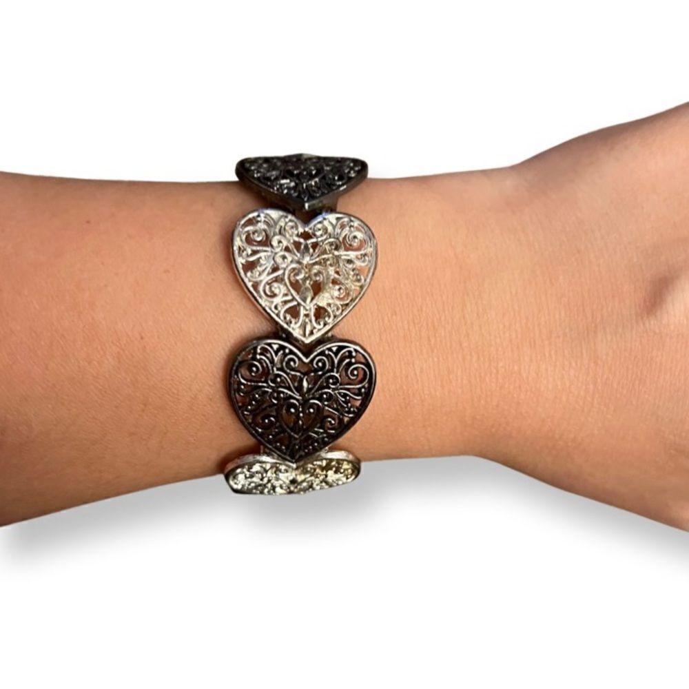 ⭐️3/$25⭐️ Vintage Silver And Gunmetal Hearts Bracelet